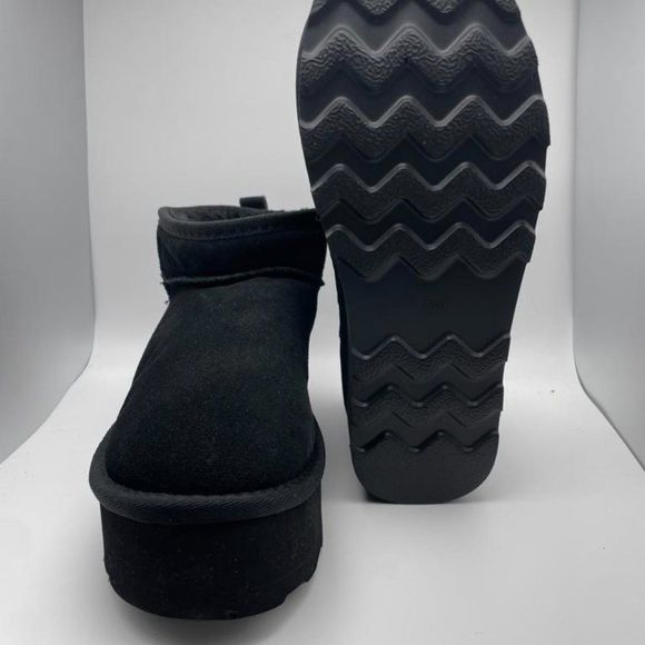 CUSHIONAIRE Women's COZY Genuine Suede pull on platform boot BLACK 7.5W - Picture 6 of 6